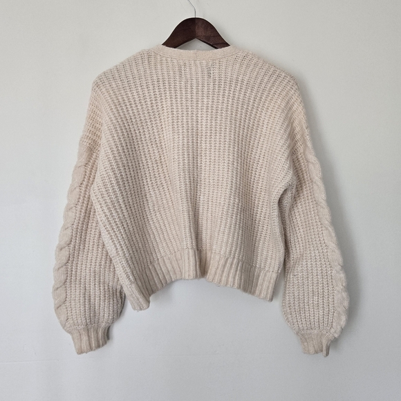 NWT American Eagle Chunky Cable Knit Button Down Cardigan Medium - Picture 3 of 5